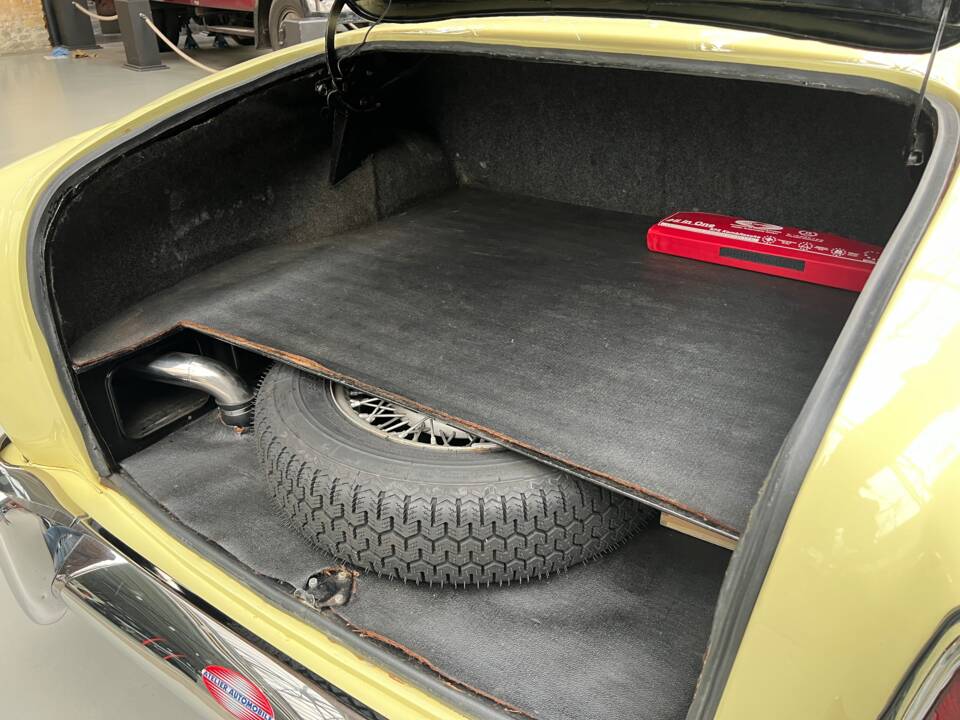 Bild 23/31 von Peugeot 403 Cabriolet (1957)