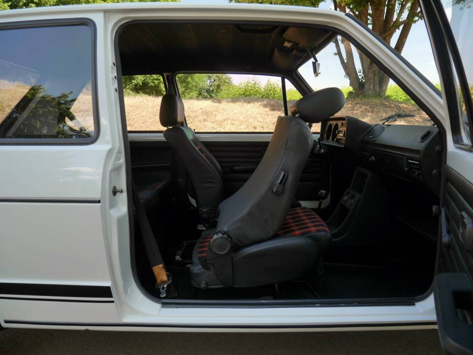 Image 26/35 of Volkswagen Golf Mk I GTI 1.6 (1980)