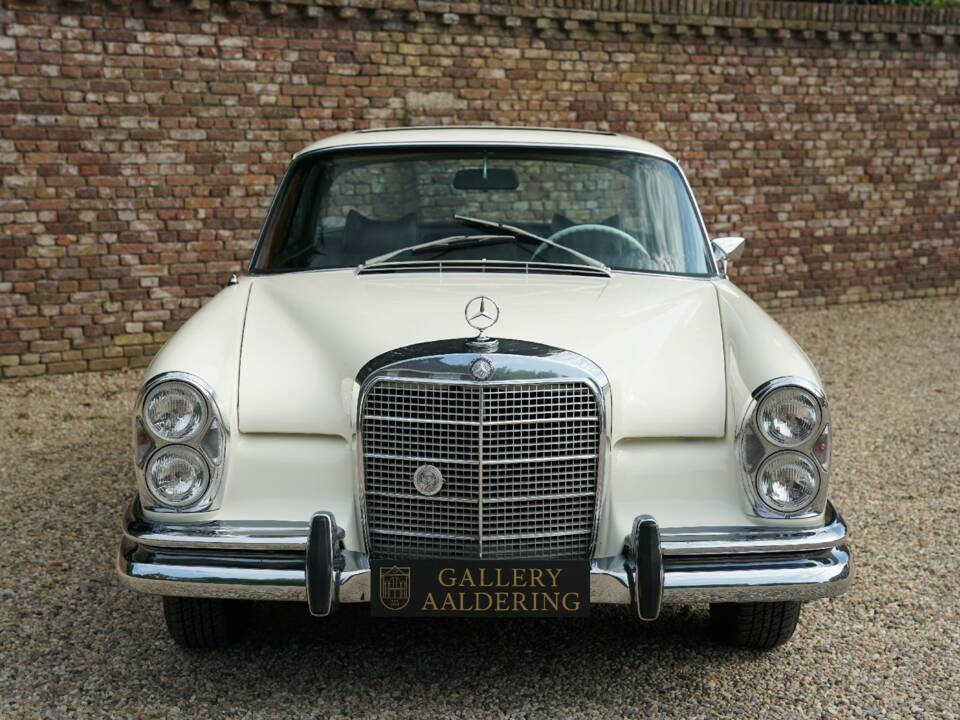 Image 26/50 de Mercedes-Benz 280 SE (1968)