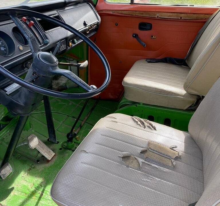 Image 6/8 of Volkswagen T2c Combi (1974)