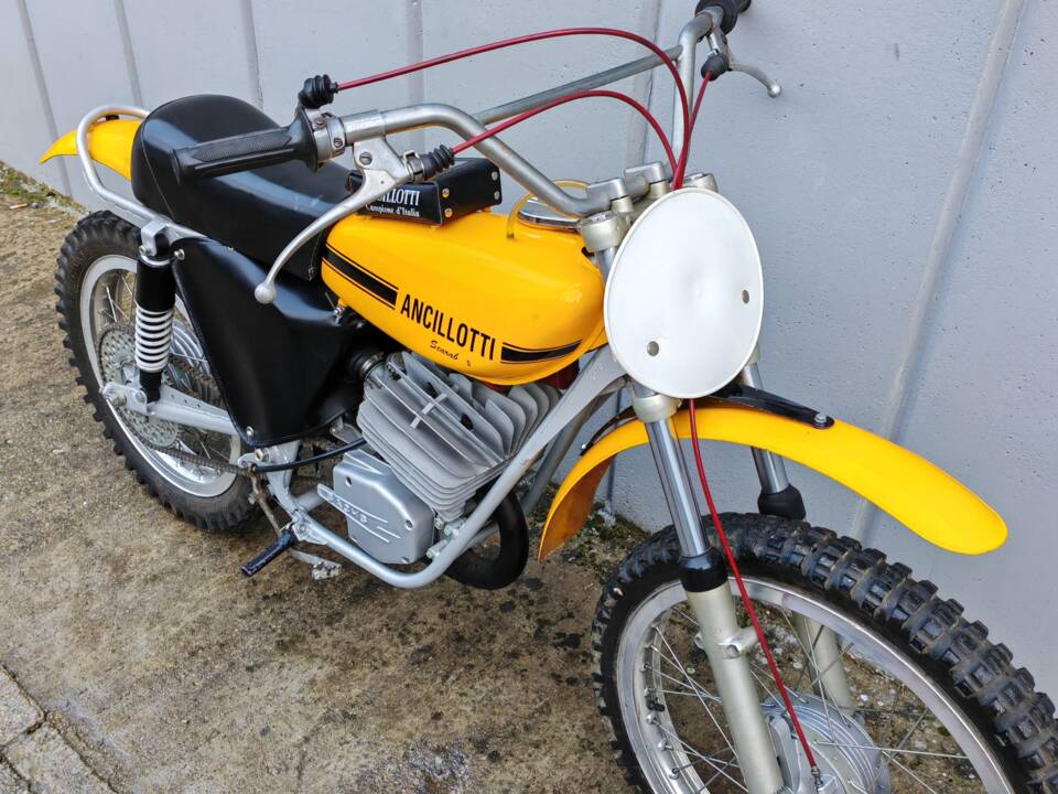 Imagen 7/9 de Ancillotti DUMMY (1976)