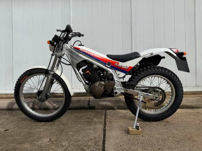 Image 2/33 of Honda TLR 250 (1986)