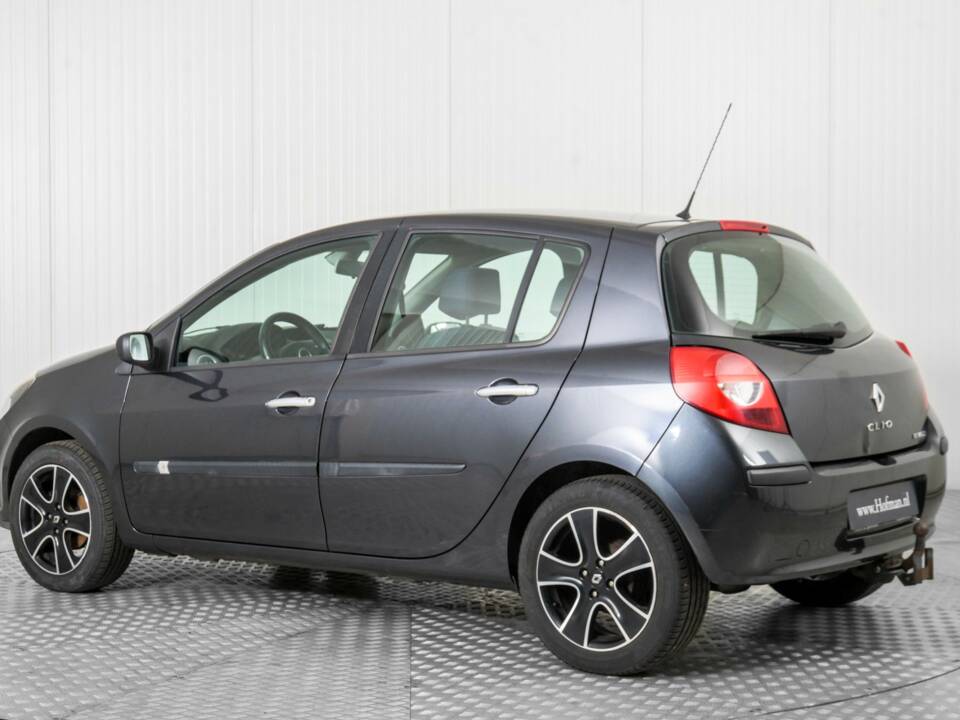 Imagen 6/15 de Renault Clio III 1.4 16V (2006)