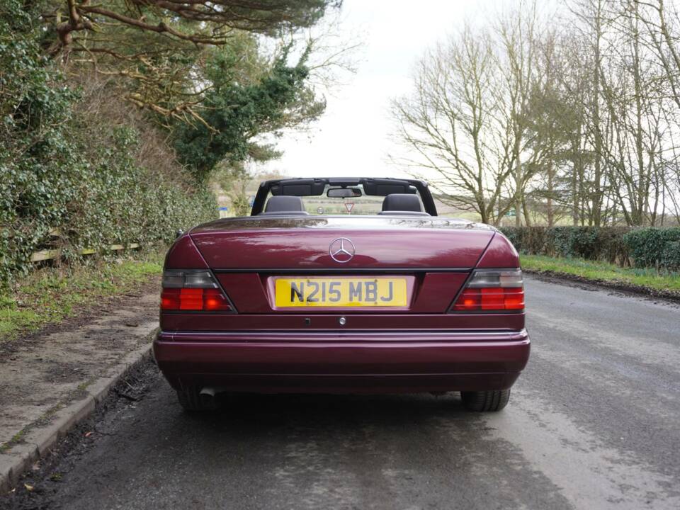 Image 5/20 of Mercedes-Benz E 220 (1996)