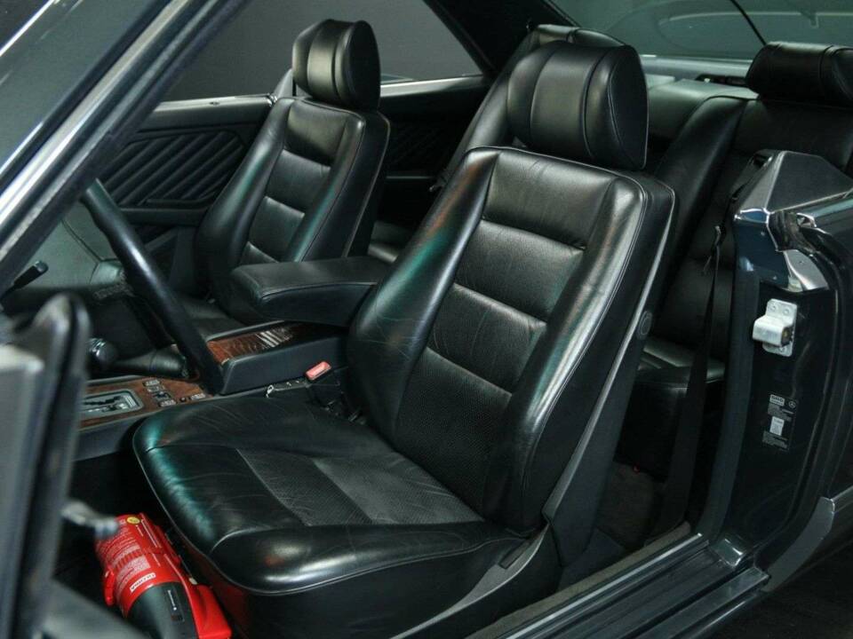 Immagine 13/50 di Mercedes-Benz 560 SEC (1990)