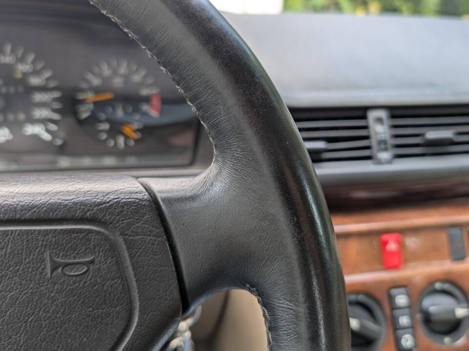 Image 7/13 de Mercedes-Benz E 220 (1994)