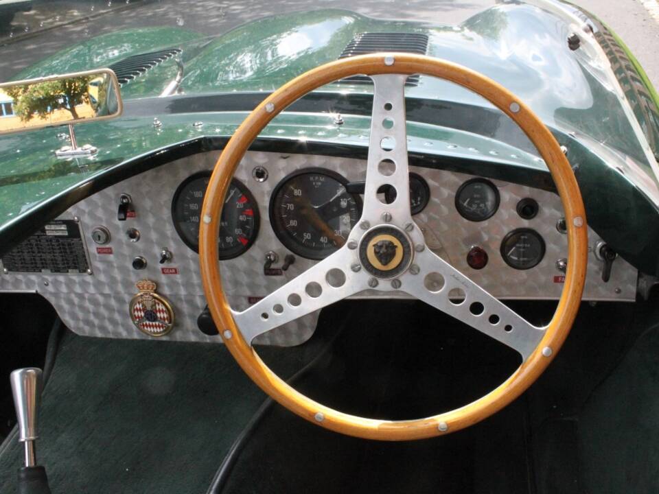 Image 8/16 of Jaguar D-Type (1964)