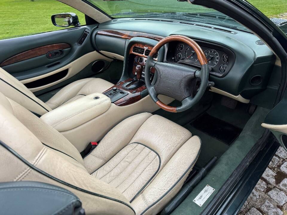 Image 32/44 of Aston Martin DB 7 Volante (1998)