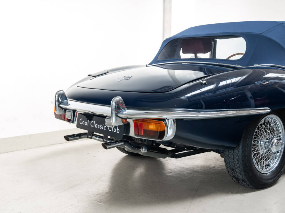 Image 25/36 of Jaguar E-Type (1969)