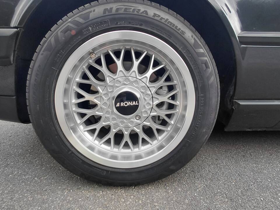 Immagine 45/53 di BMW 320i (1989)