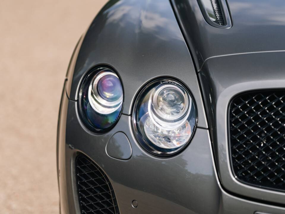 Immagine 49/50 di Bentley Continental GTC (2010)