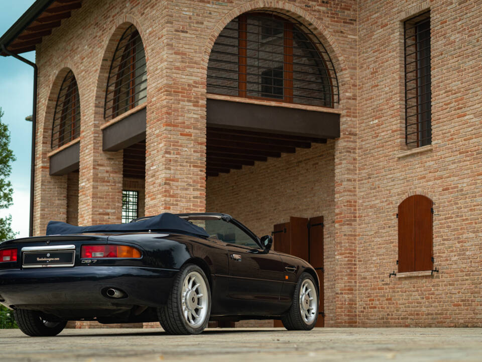 Bild 4/37 von Aston Martin DB 7 Volante (1998)