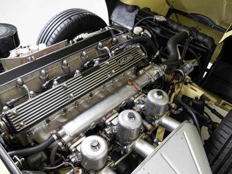 Imagen 35/40 de Jaguar E-Type (2+2) (1970)