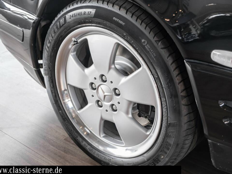 Image 13/15 of Mercedes-Benz SL 320 (2001)