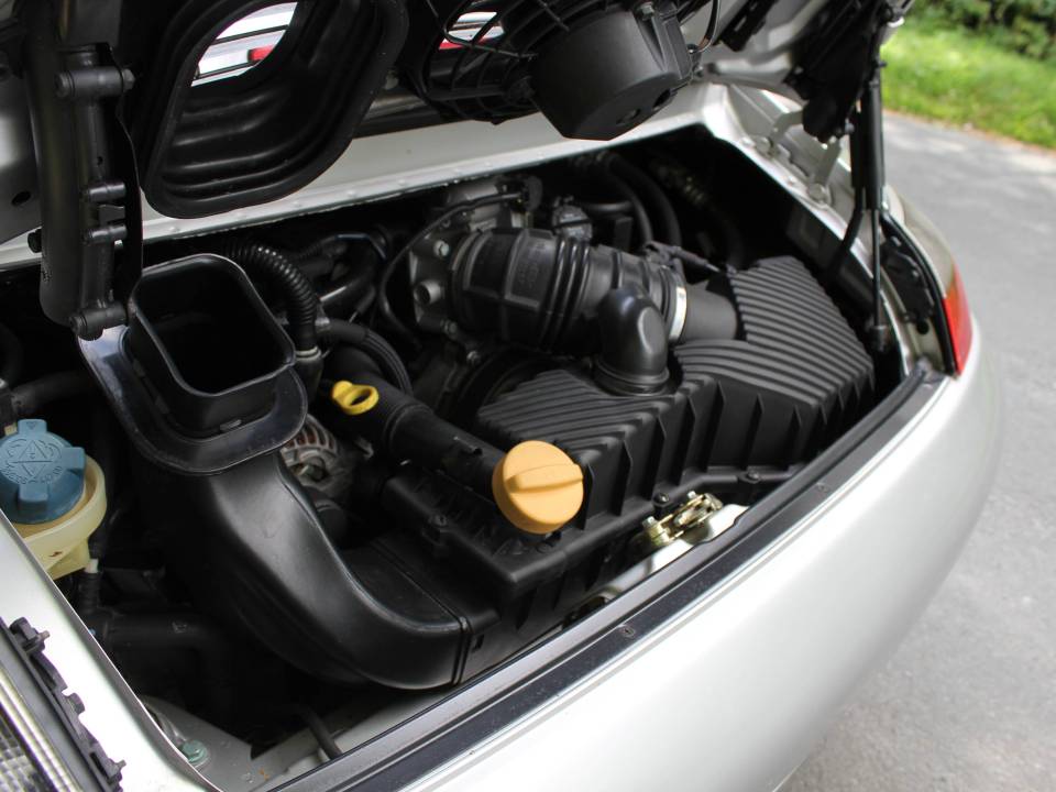 Image 18/20 of Porsche 911 Carrera 4 (2000)