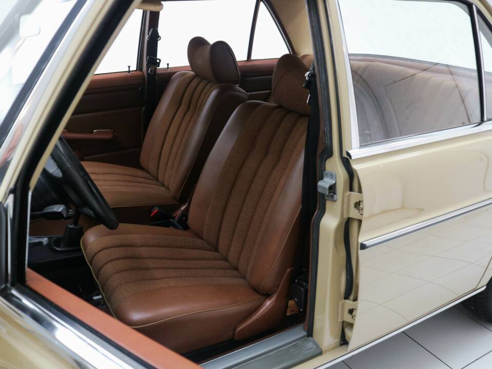 Imagen 6/12 de Mercedes-Benz 200 (1974)