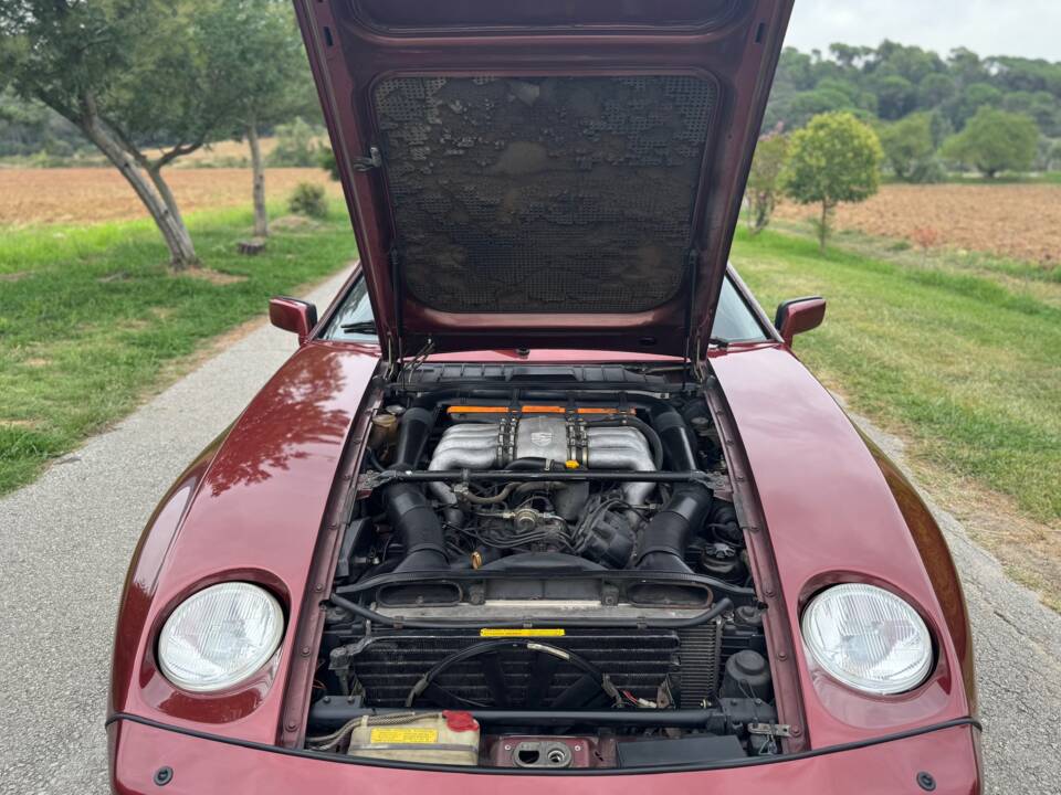 Image 30/32 of Porsche 928 S (1988)