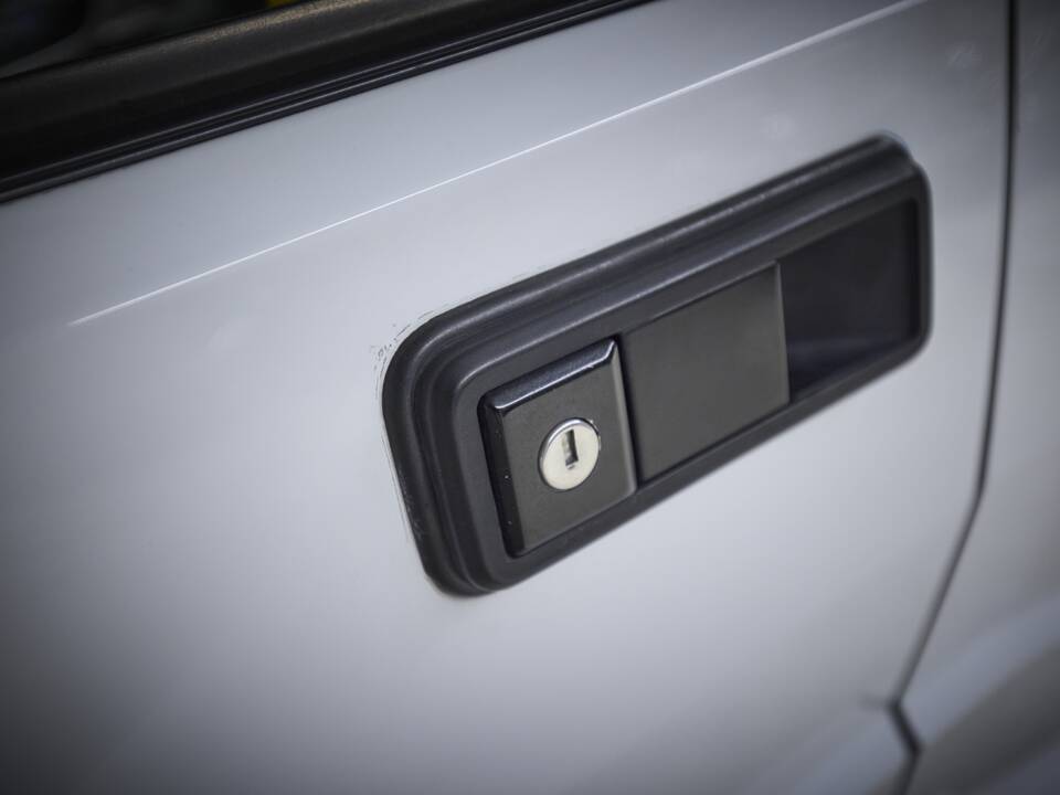 Image 48/93 of Lancia Delta HF Integrale Evoluzione I (1992)