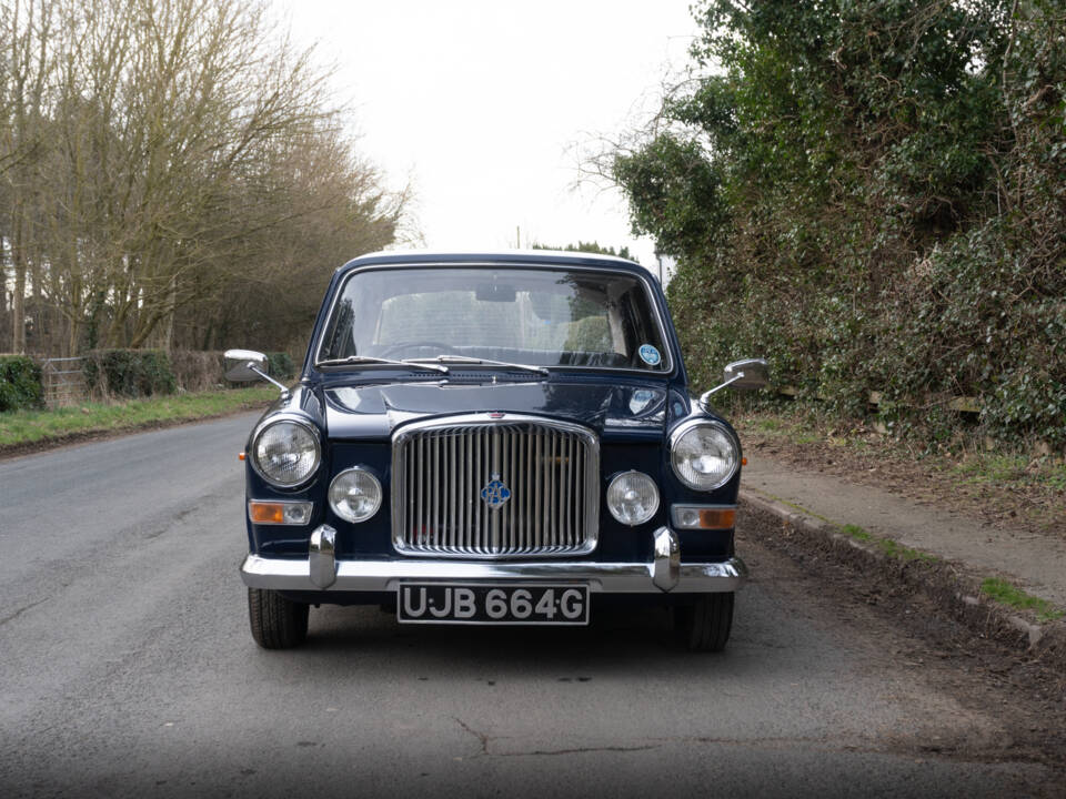 Image 2/17 of Vanden Plas 1300 (1969)