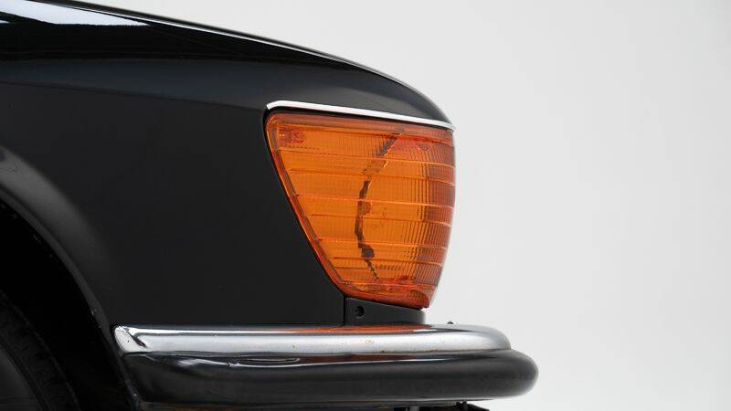 Image 13/15 of Mercedes-Benz 380 SL (1985)