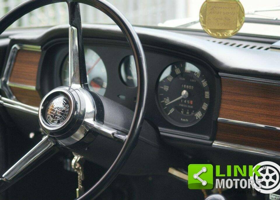 Image 11/17 of Alfa Romeo Giulia 1300 TI (1968)