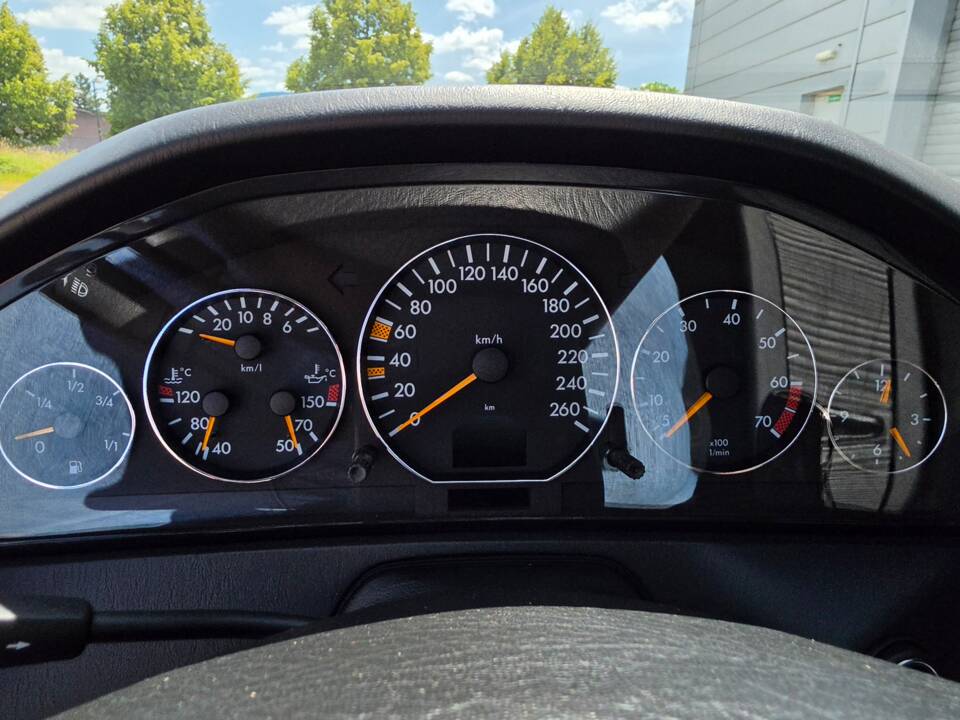 Image 27/100 of Mercedes-Benz SL 500 (1999)