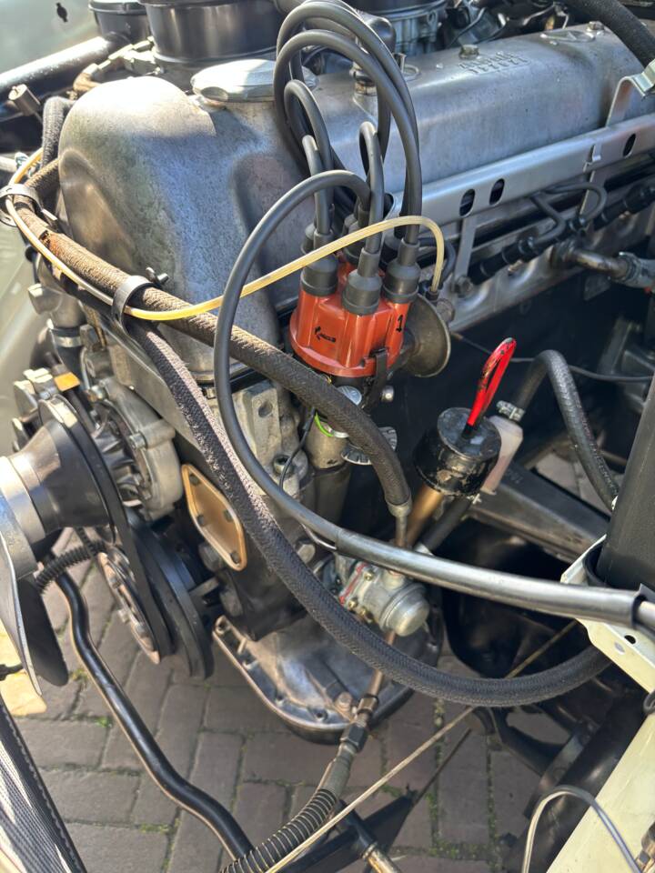 Image 25/64 of Mercedes-Benz 220 S b (1965)