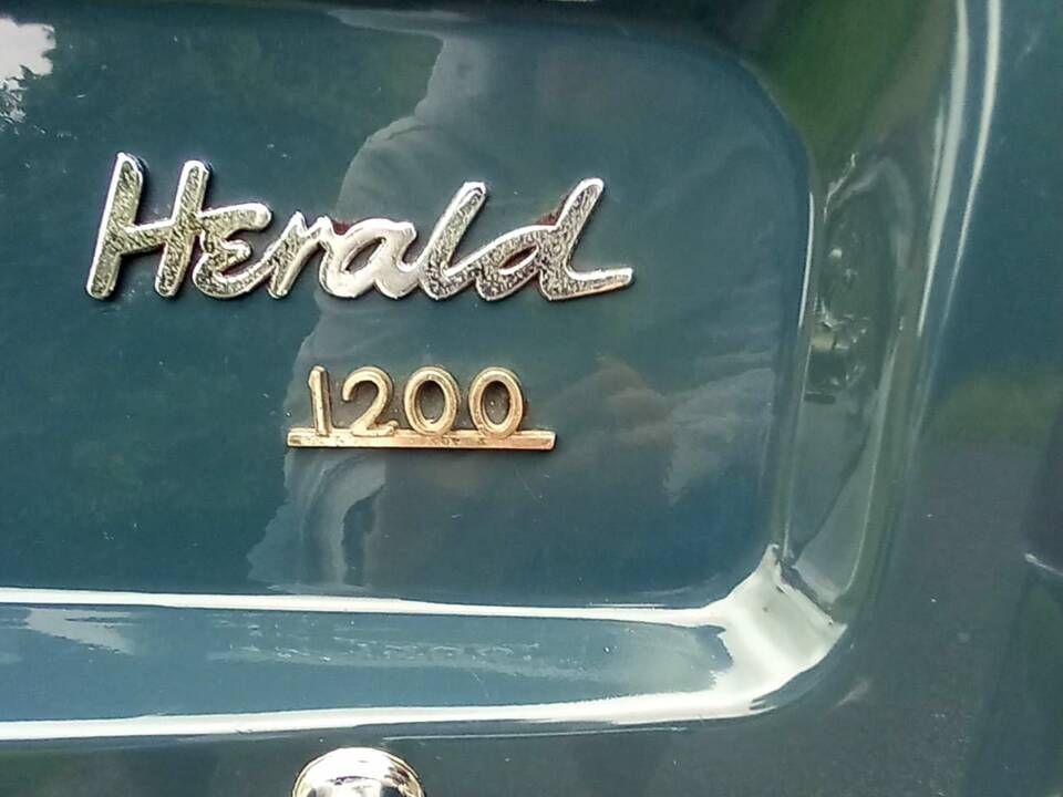 Image 25/93 of Triumph Herald 1200 (1964)