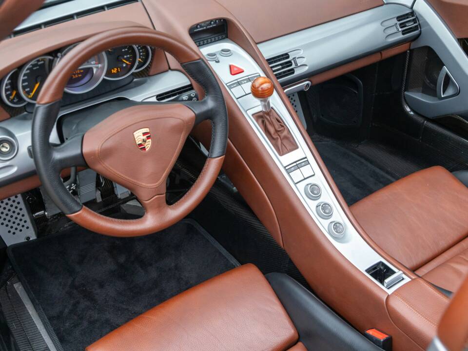 Image 49/50 de Porsche Carrera GT (2005)