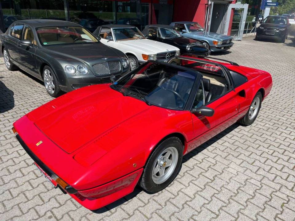 Image 2/20 de Ferrari 308 GTSi (1982)