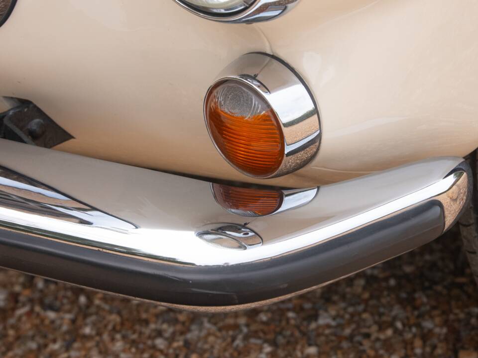 Image 36/50 of Volvo 1800 S (1966)