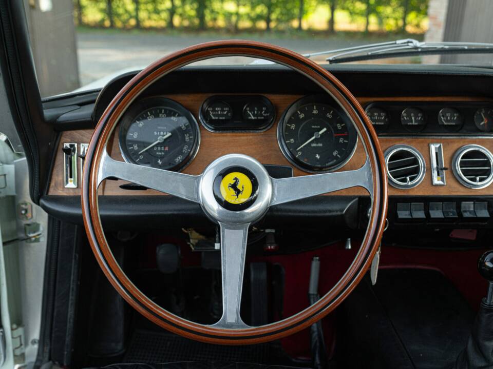 Bild 47/50 von Ferrari 330 GT 2+2 (1964)