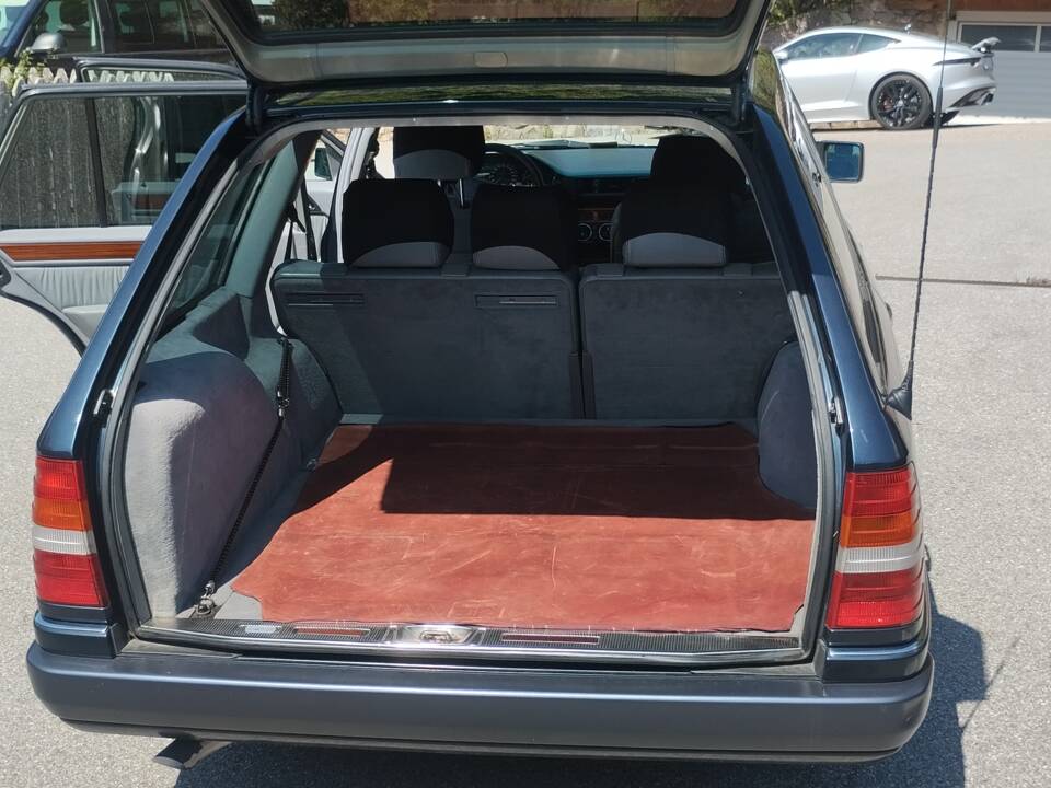 Image 7/14 of Mercedes-Benz E 280 T (1995)