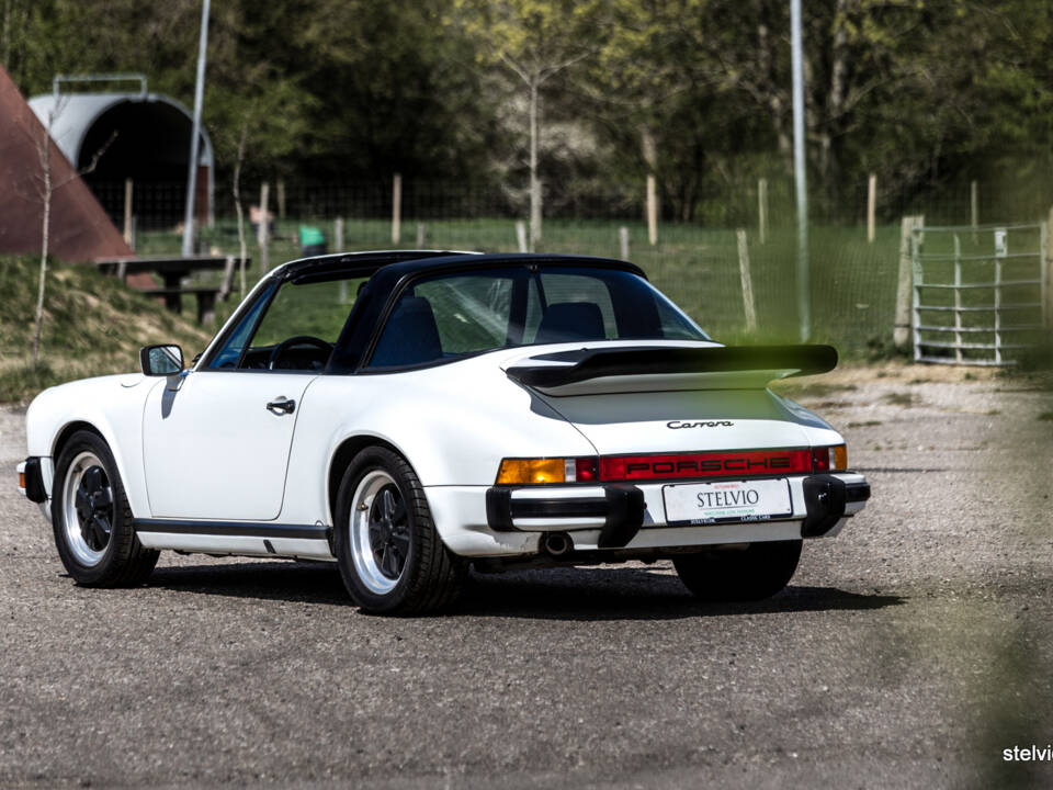 Image 41/45 of Porsche 911 Carrera 3.2 (1984)