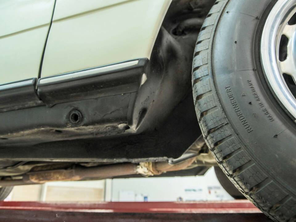 Image 43/50 of Mercedes-Benz 230 TE (1984)