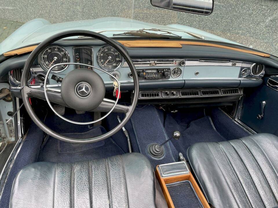 Image 17/36 of Mercedes-Benz 280 SL (1969)