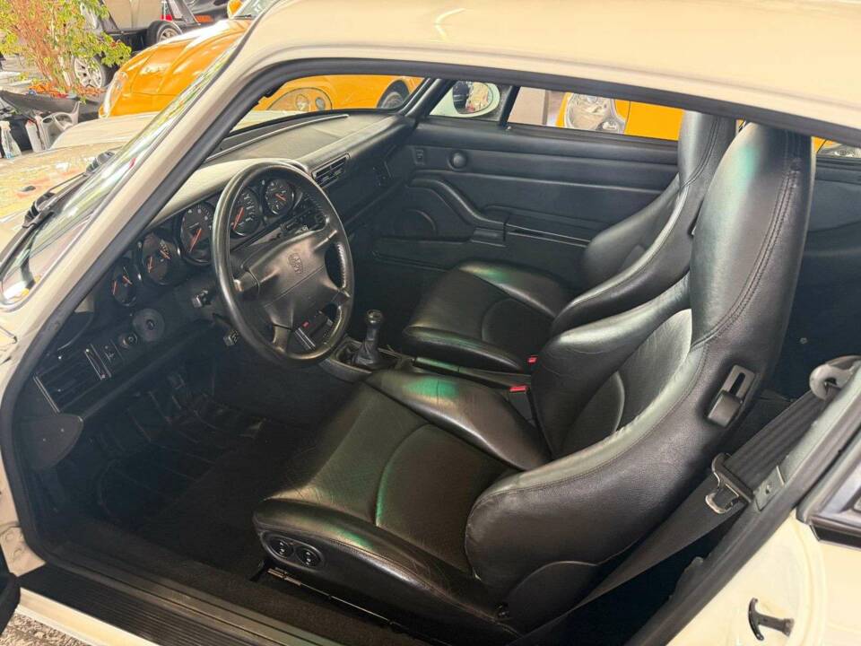 Bild 37/40 von Porsche 911 Carrera (1993)