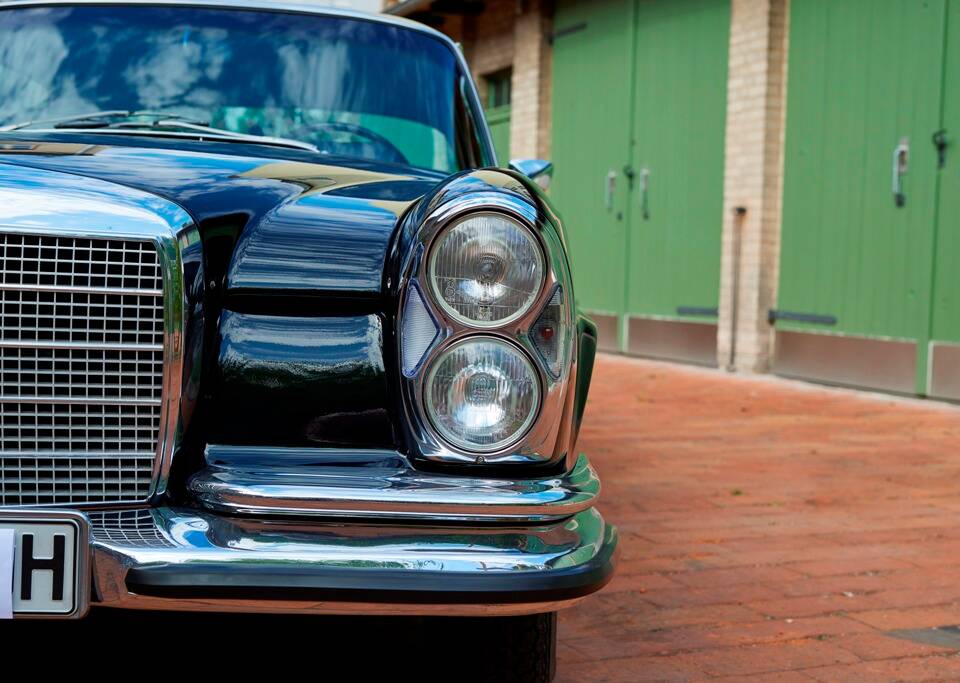 Image 25/188 of Mercedes-Benz 280 SE 3,5 (1971)