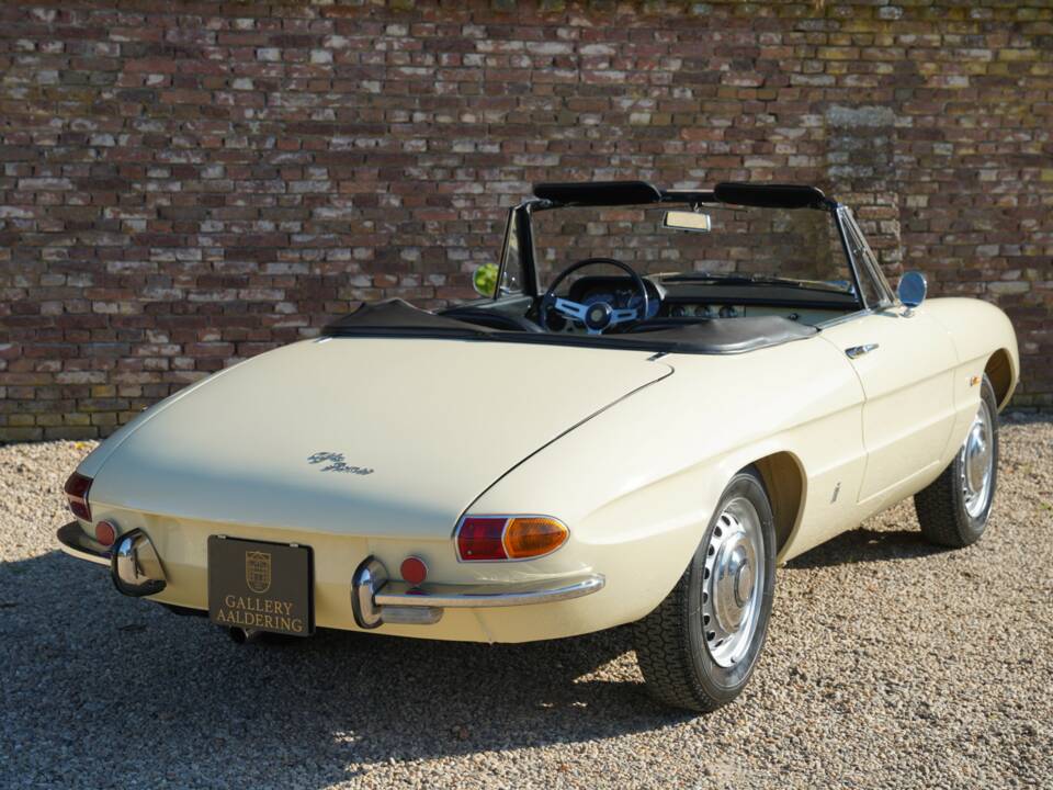 Image 20/50 de Alfa Romeo 1600 Spider Duetto (1967)