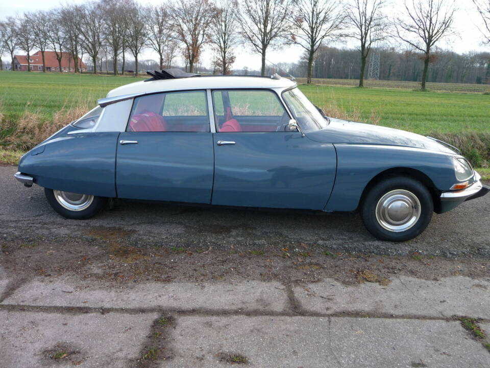 Image 2/5 of Citroën ID 19 (1969)