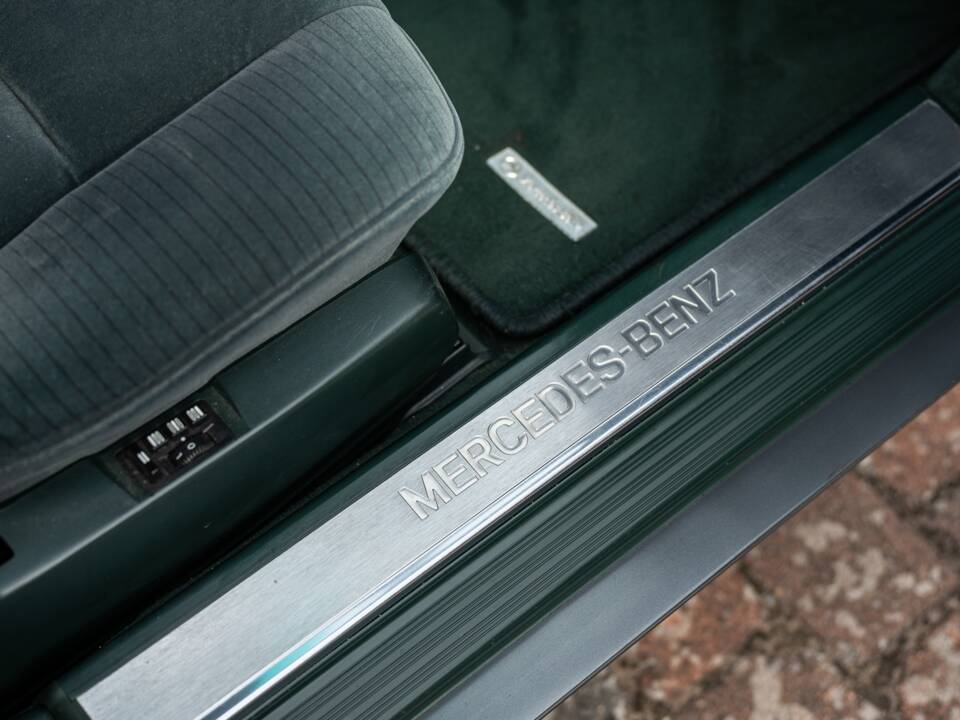 Image 41/54 of Mercedes-Benz 500 SEL (1992)