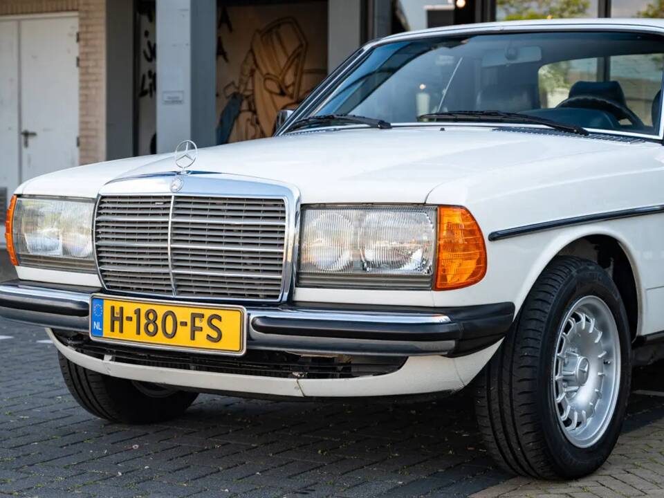 Image 29/62 of Mercedes-Benz 280 CE (1982)