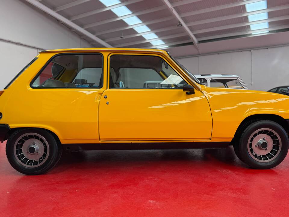 Image 31/34 of Renault R 5 Alpine Turbo (1981)