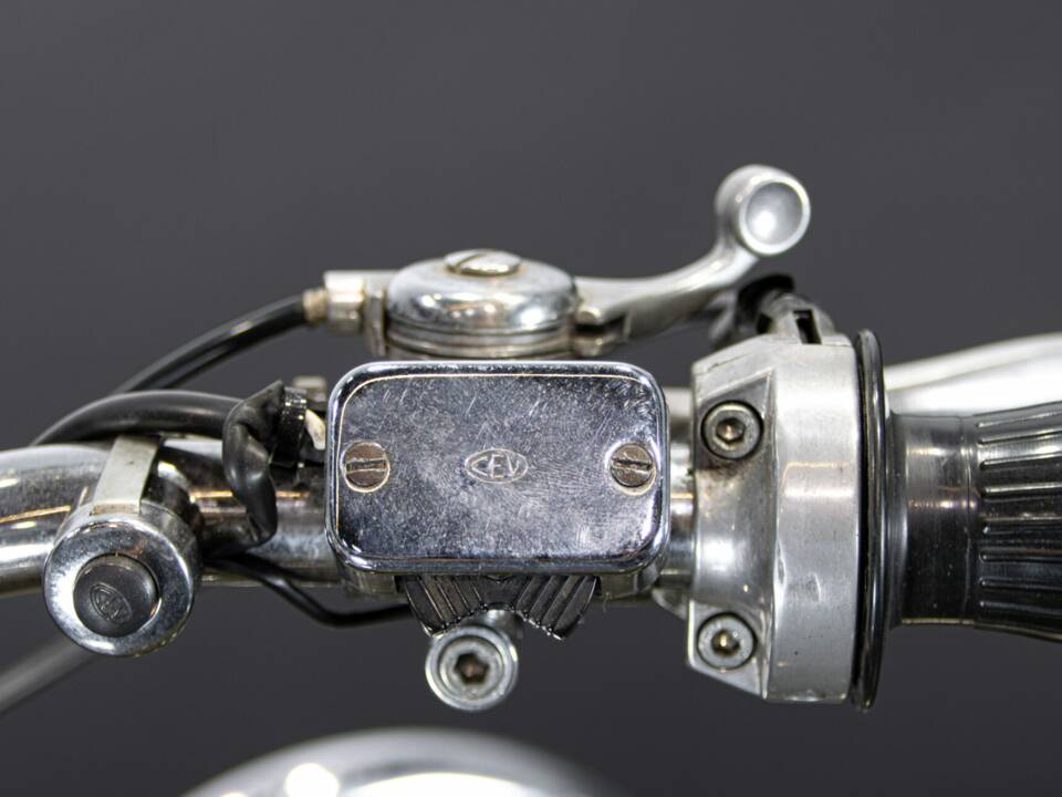 Image 13/27 of Moto Guzzi Nuovo Falcone (1973)