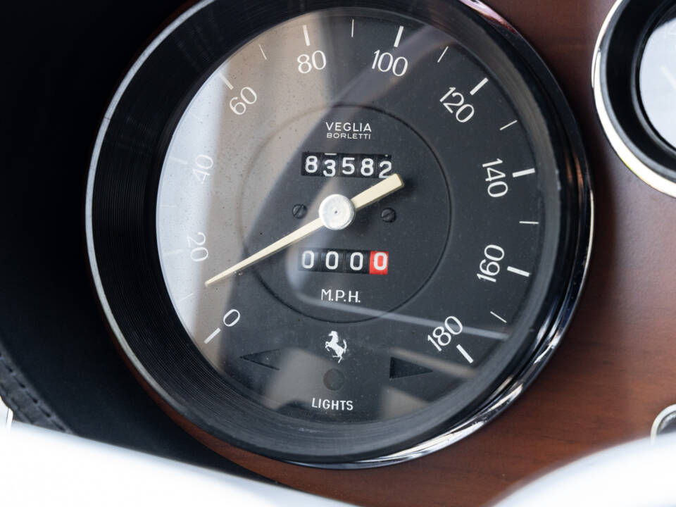 Image 42/69 of Ferrari 365 GT 2+2 (1969)