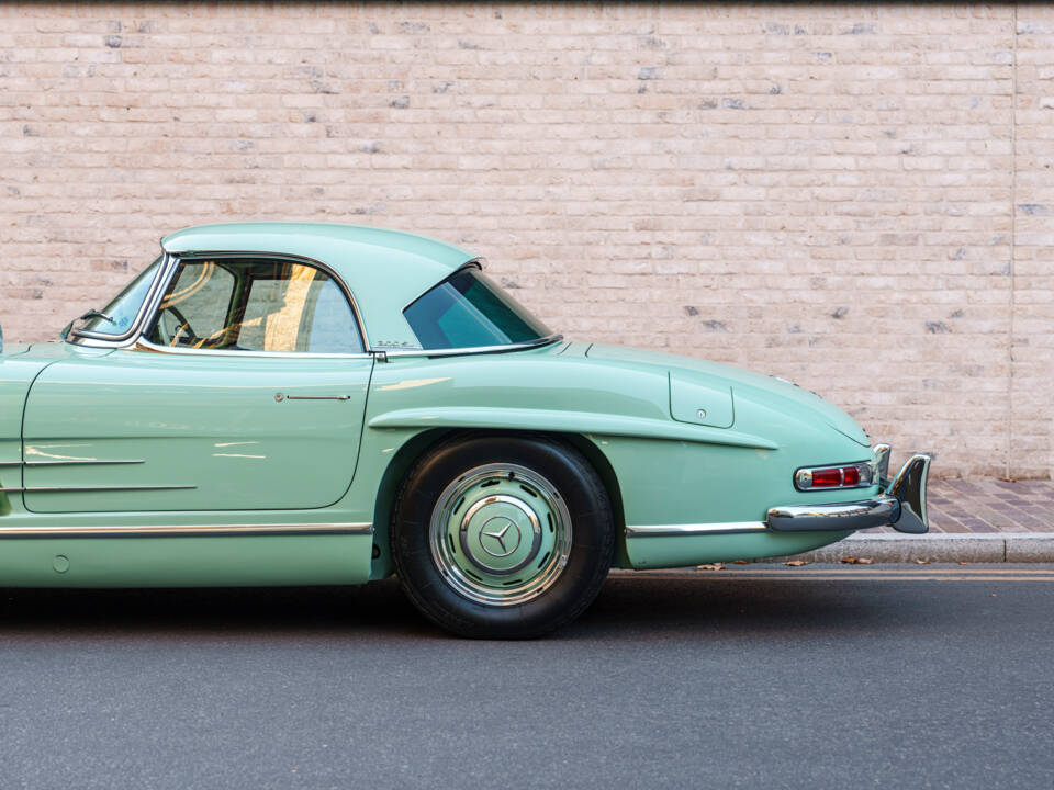 Image 12/26 of Mercedes-Benz 300 SL Roadster (1963)