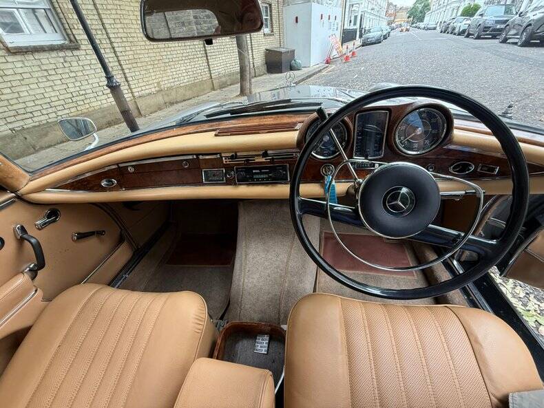 Bild 4/50 von Mercedes-Benz 220 SE b (1966)