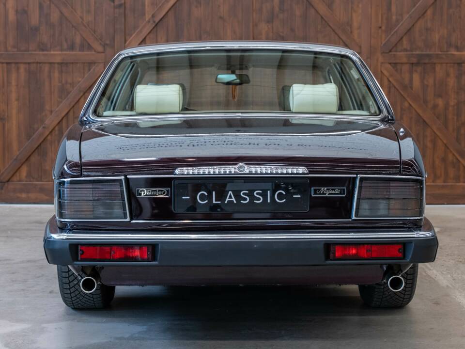 Image 9/30 of Jaguar XJ12 6.0 (1994)