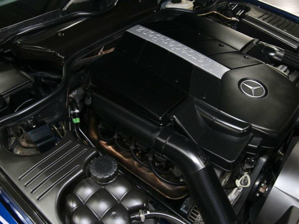 Image 37/49 of Mercedes-Benz SL 500 (2000)