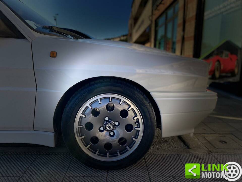 Imagen 8/10 de Lancia Delta HF Integrale (1990)